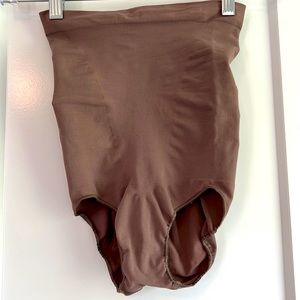 Skims high waisted shapewear